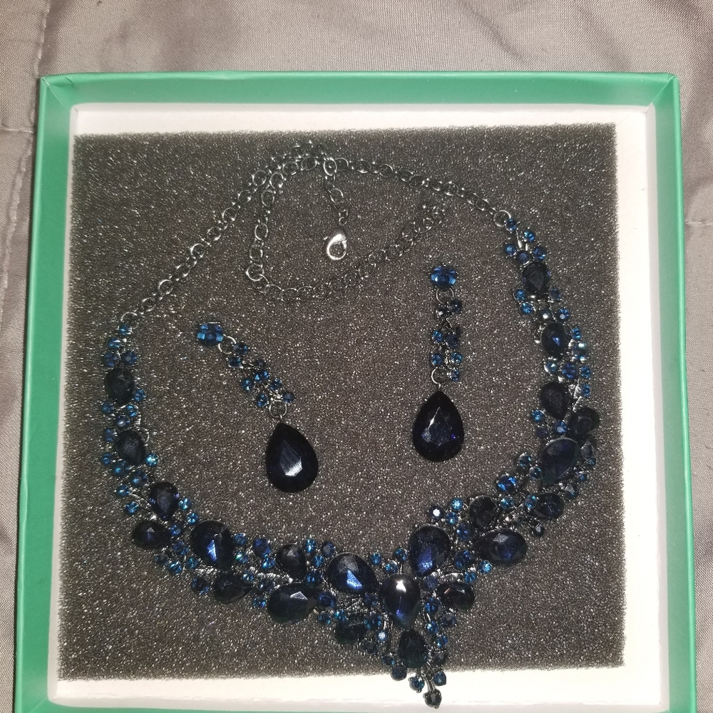 Navy blue necklace set